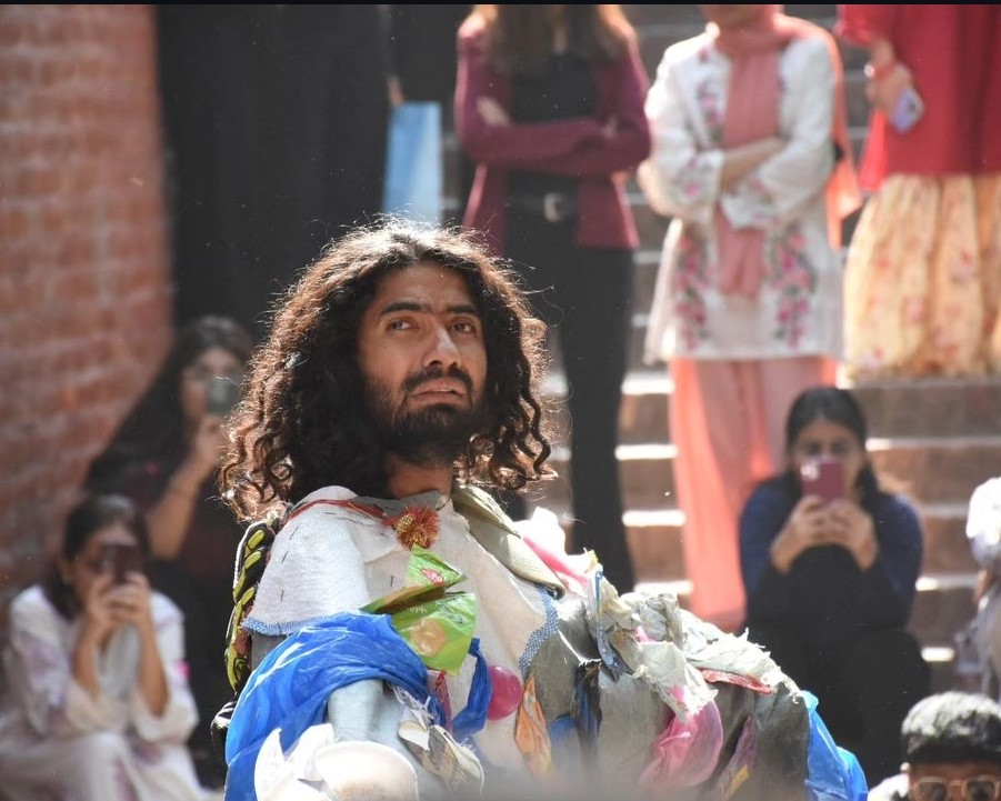 Abuzar Madhu – A Cry of River Ravi